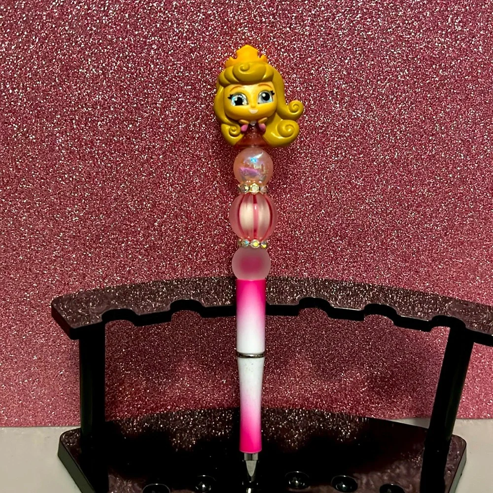 Hand Crafted Beaded pen with Disney Doorable Topper Aurora - Picture 1 of 3